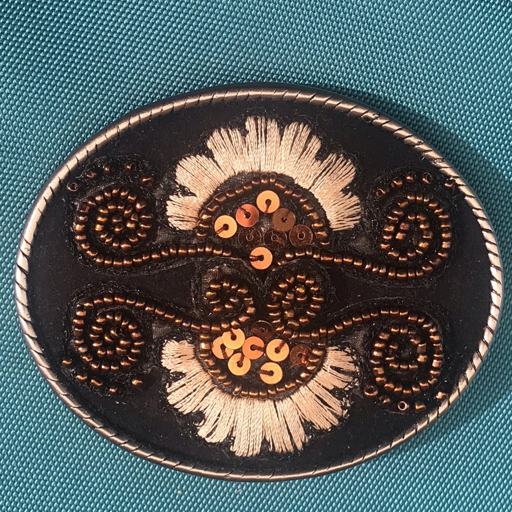Beaded belt buckle